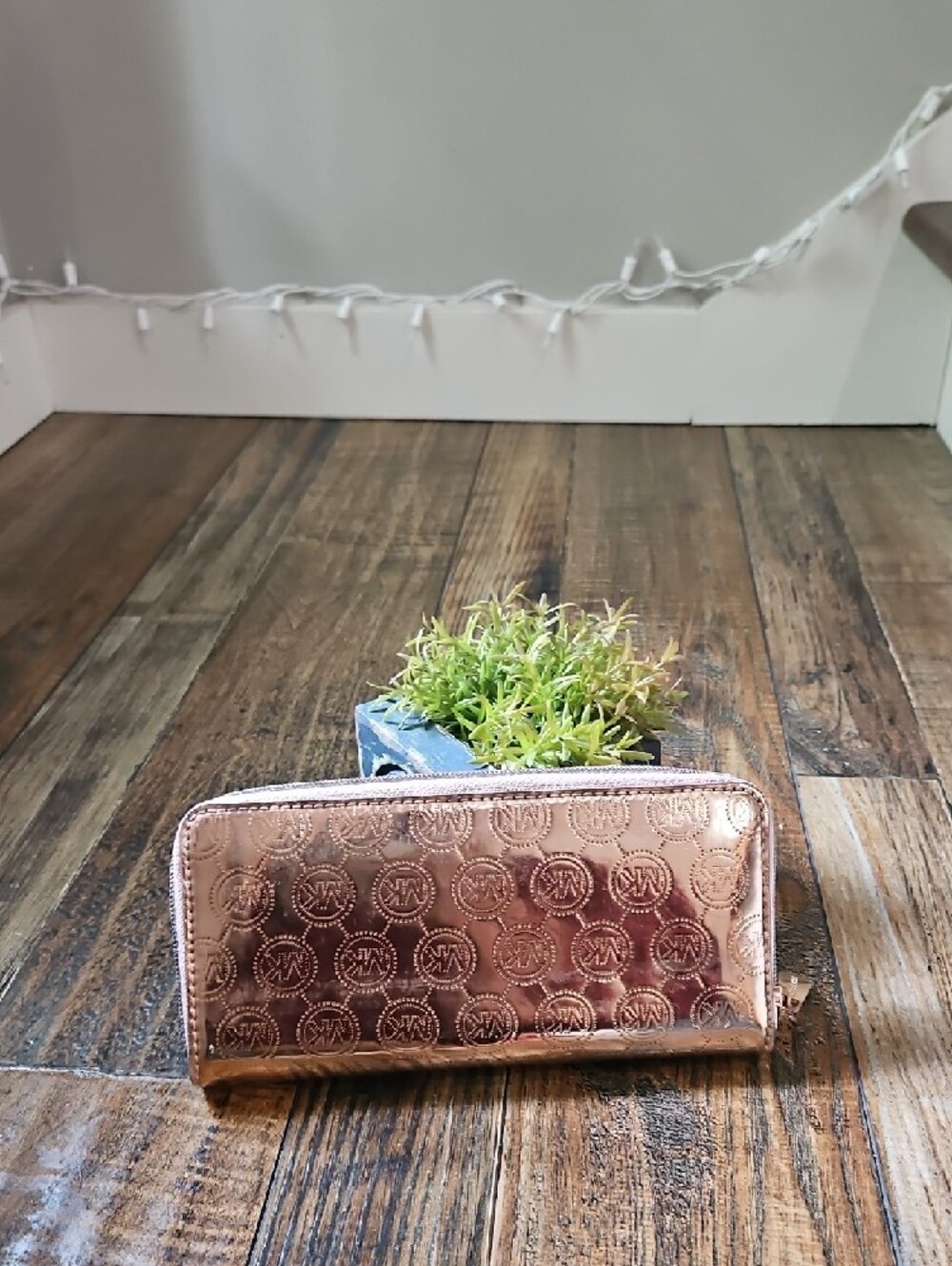 Michael Kors Metallic Rose Gold Logo Zip Wallet - Picture 4 of 11